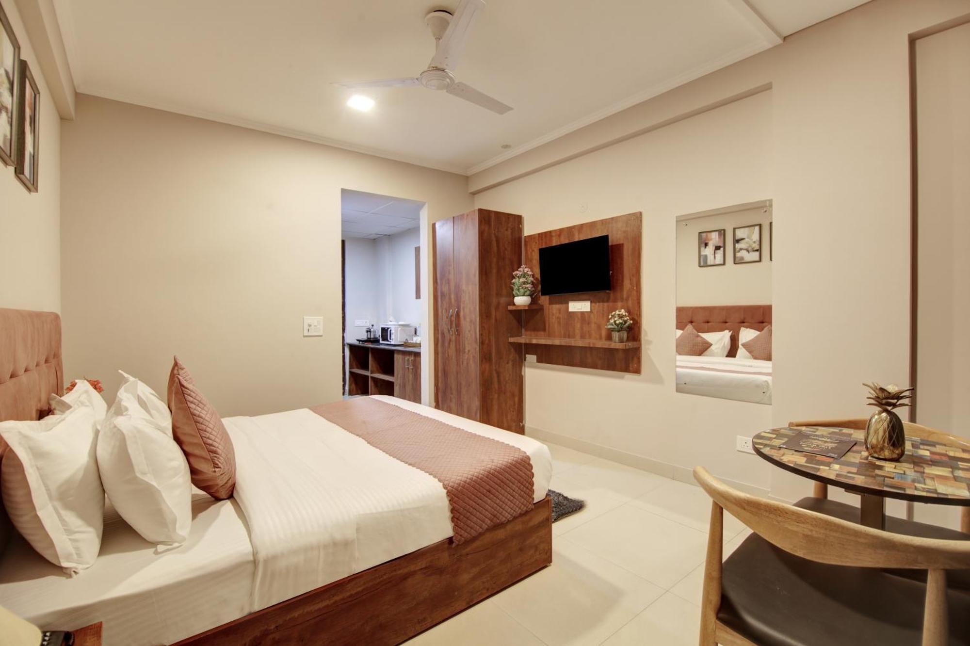 Limewood Stay - Executive Huda City Center Gurgaon Exterior foto